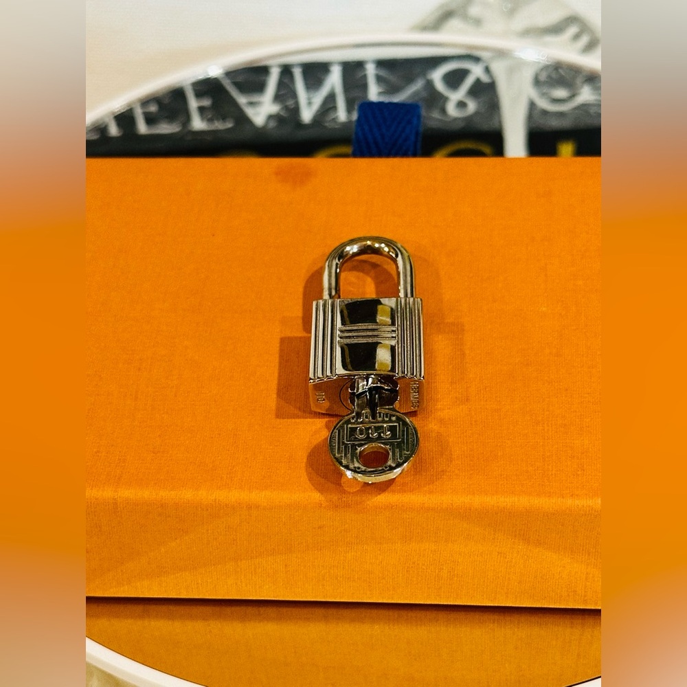 HERMES LOCK & KEY #110 RARE - Picture 9 of 9